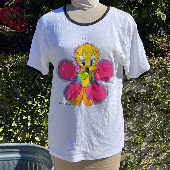 Vintage 1997 Tweety Bird shirt - Picture 2 of 11